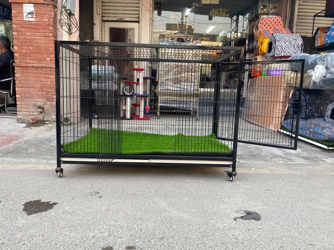 Folding Iron cage with grass carpet 4 2.5 with wheels